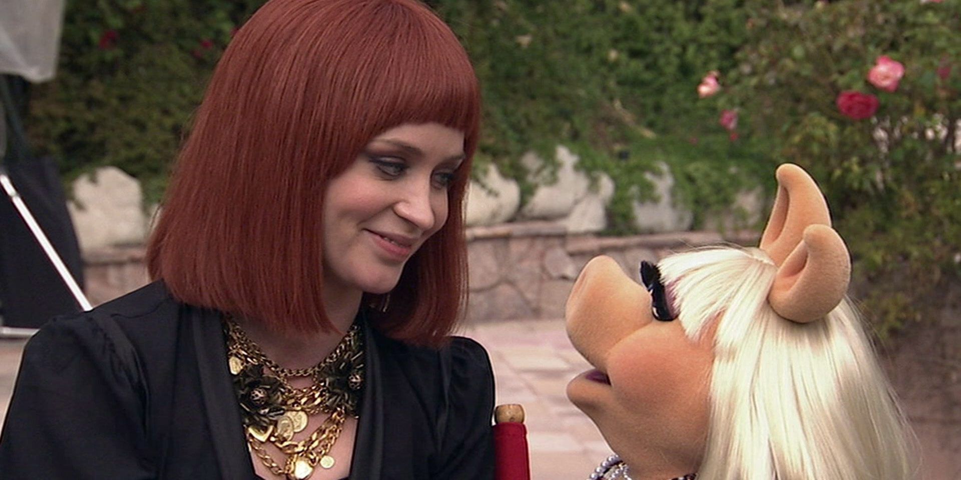 Miss Piggy and her receptionist, played by Emily Blunt in The Muppets