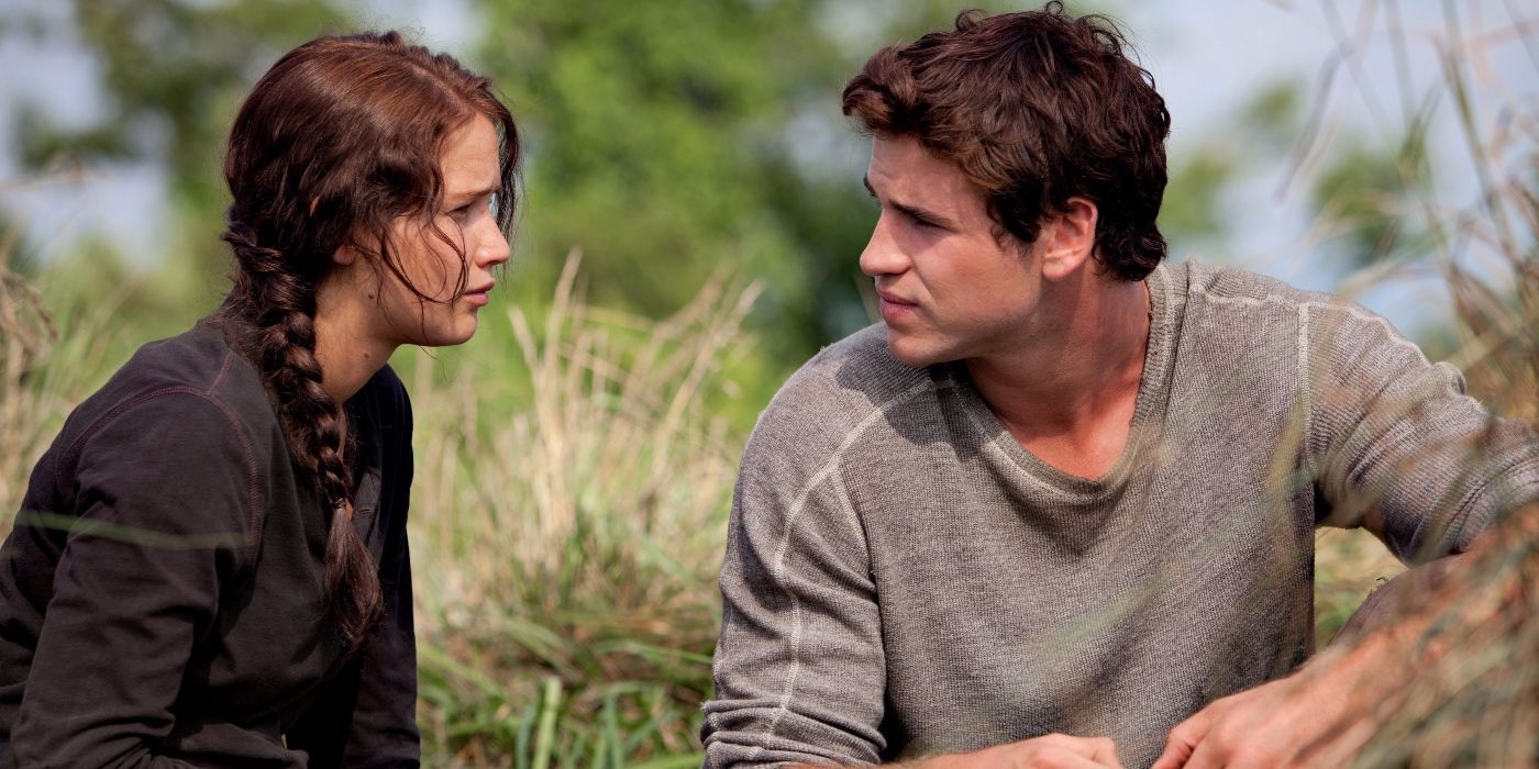 Gale and Katniss talking in the meadow in The Hunger Games. 