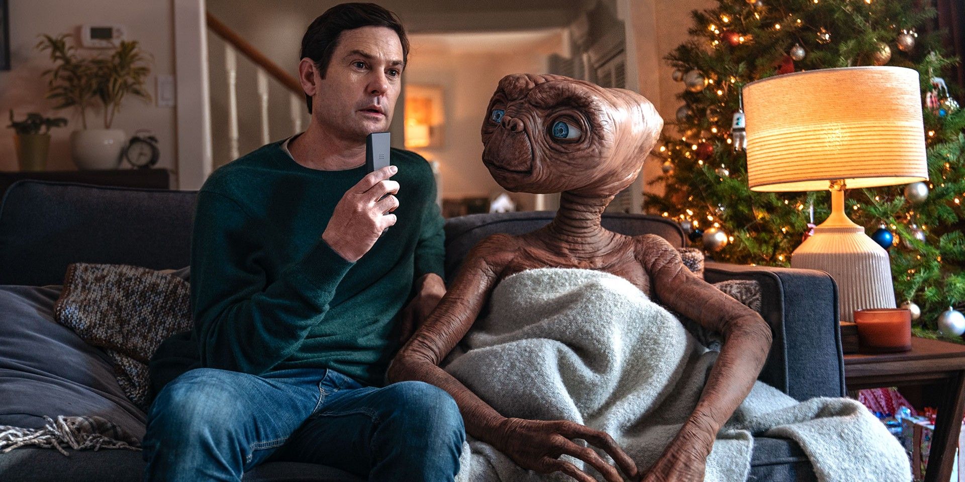Henry Thomas in ET Sequel Thanksgiving Commercial