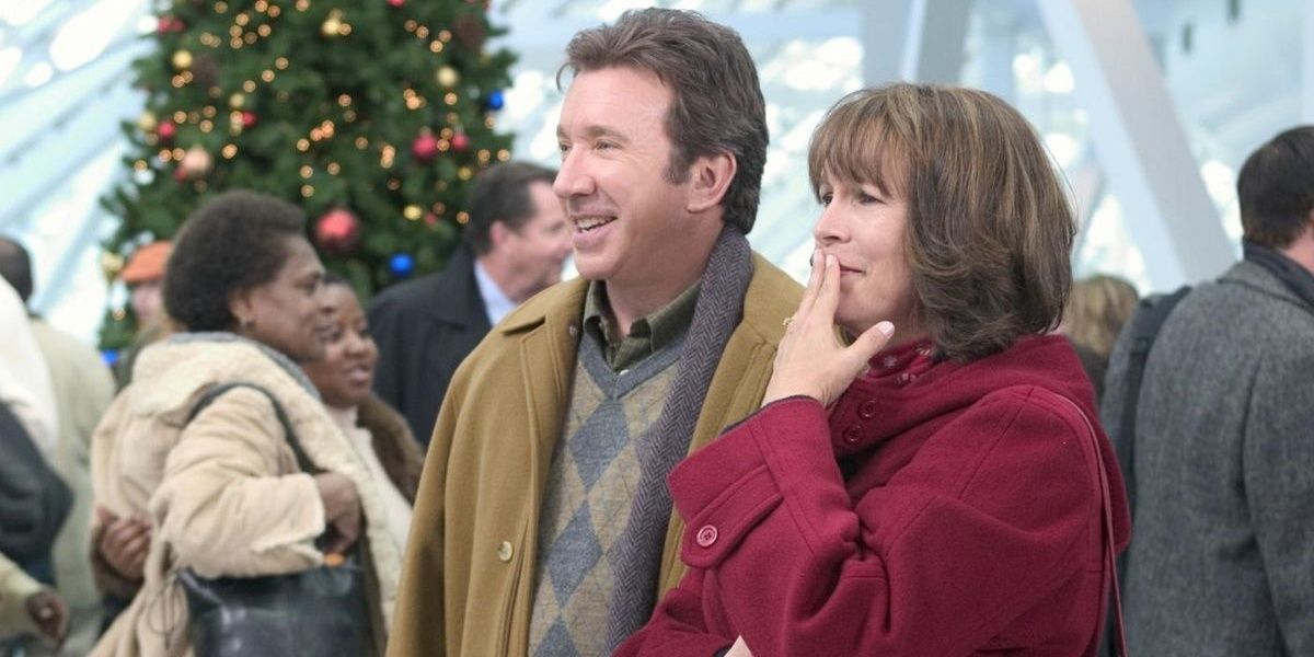 Luther and Nora standing in a mall at Christmas in Christmas With The Kranks