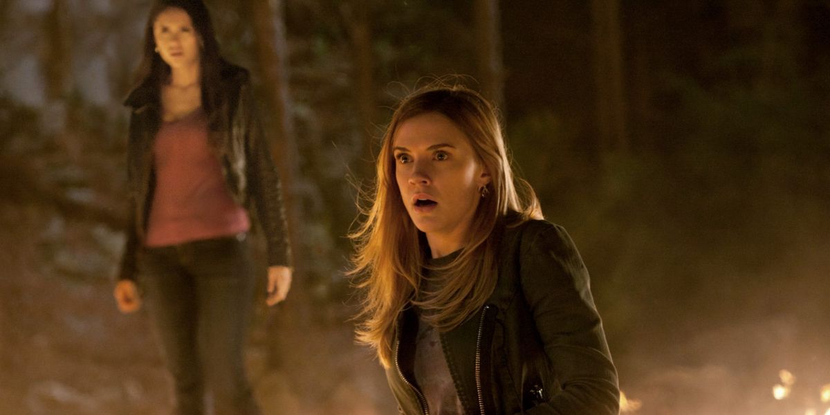 Jenna and Elena at Klaus' sacrifice in The Vampire Diaries