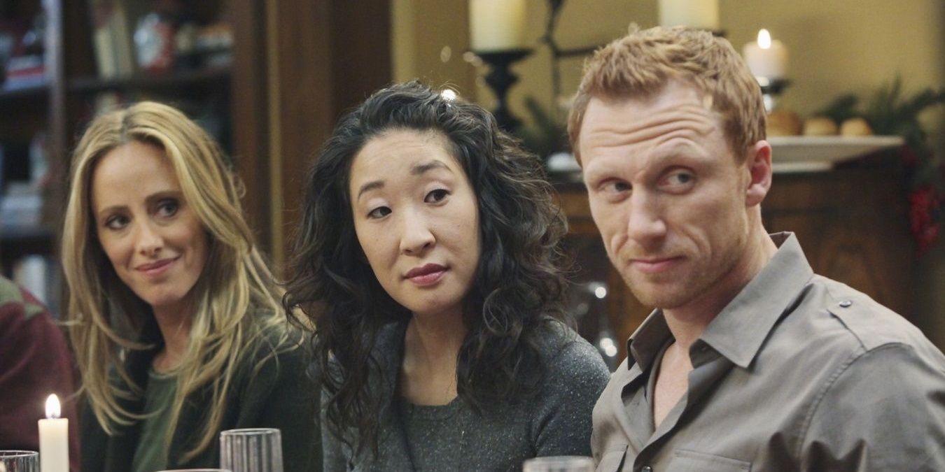 Teddy hangs out at Joe's with Owen and Cristina in Grey's Anatomy