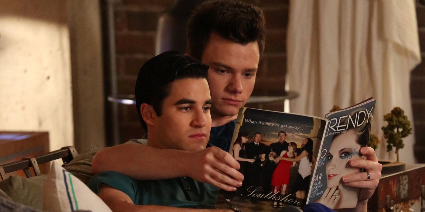 Kurt and Blaine Read a Magazine While Cuddling in a Sofa in Glee