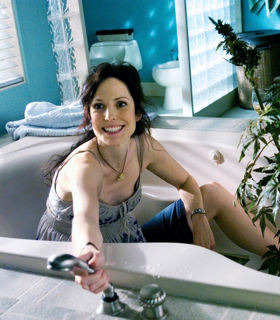 Mary Louise Parker as Nancy Botwin in Weeds Vertical TLDR