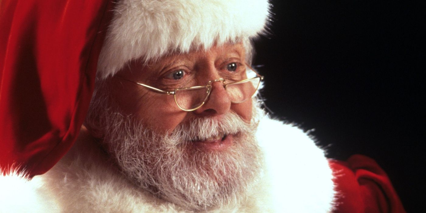 Papai Noel olhando para alguém em Miracle on 34th Street