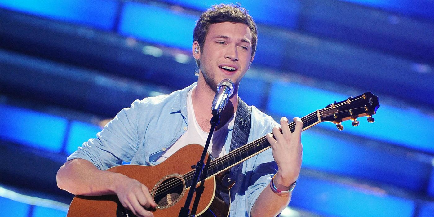 Phillip Phillips performing in American Idol