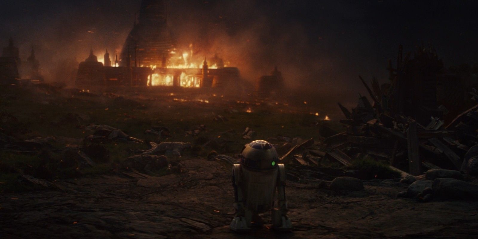 R2-D2 in Star Wars The Last Jedi flashback