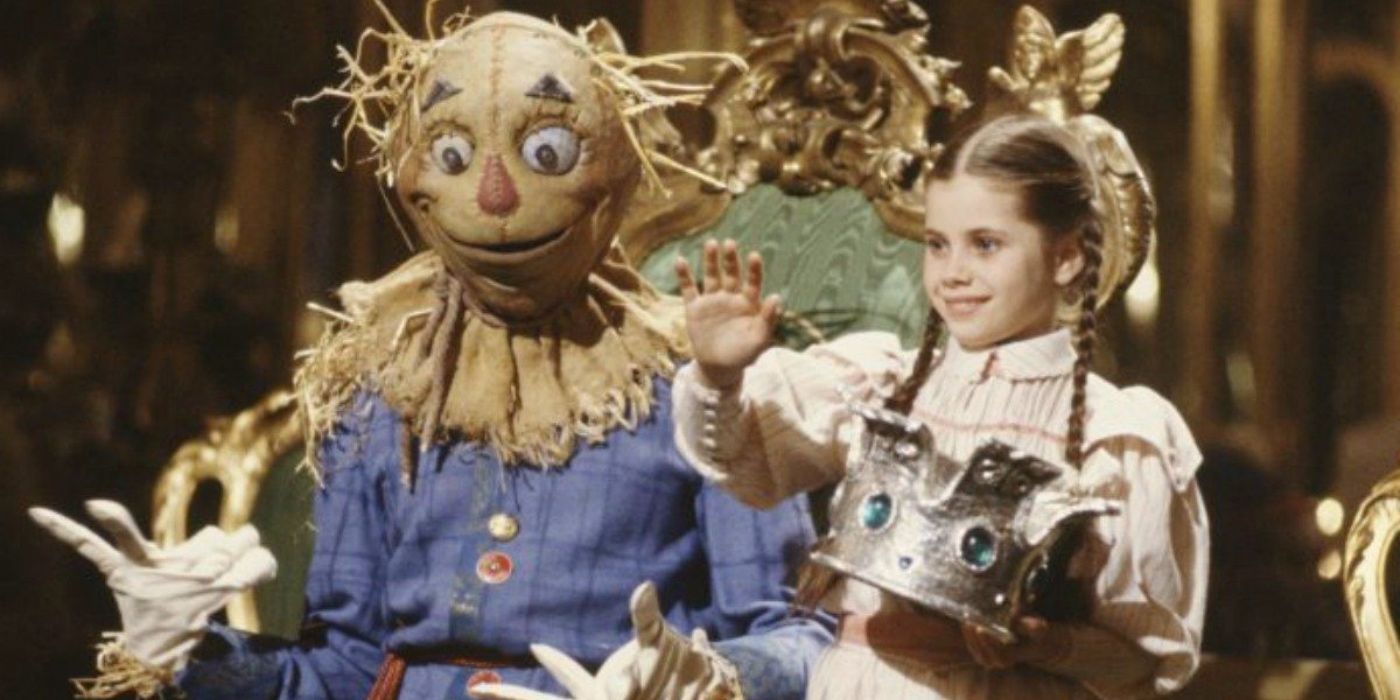 Dorothy sits with Scarecrow in Return To Oz