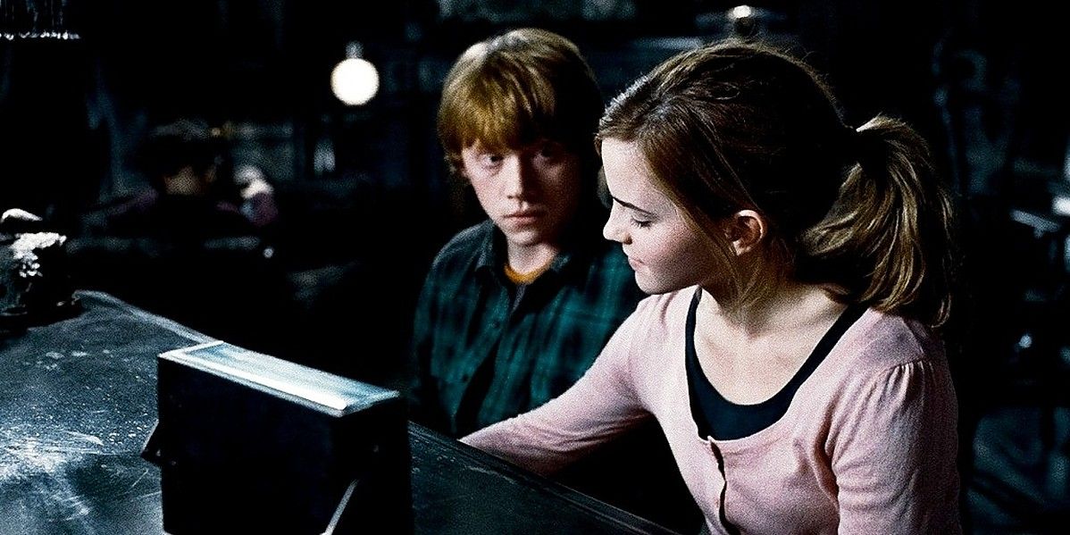 Ron looks at Hermione playing the piano in Harry Potter
