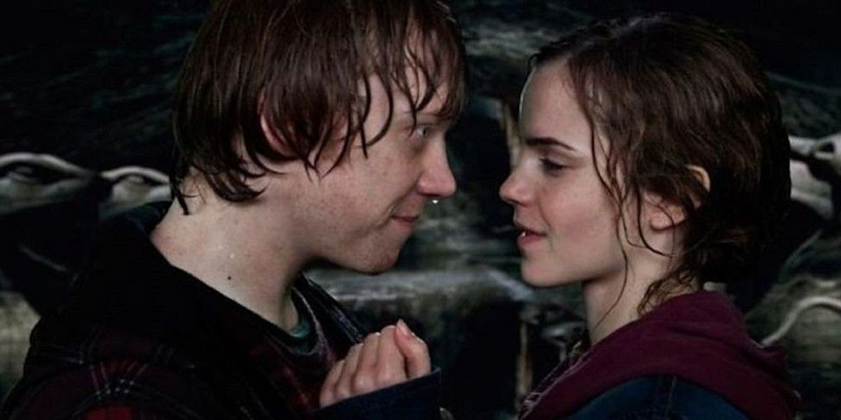 Ron and Hermione kiss in the Chamber of Secrets