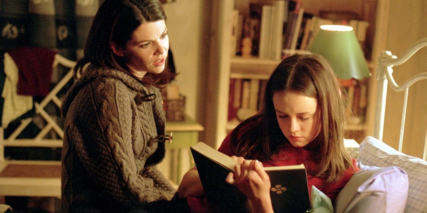 Lorelai talking to Rory reading a book on Gilmore Girls