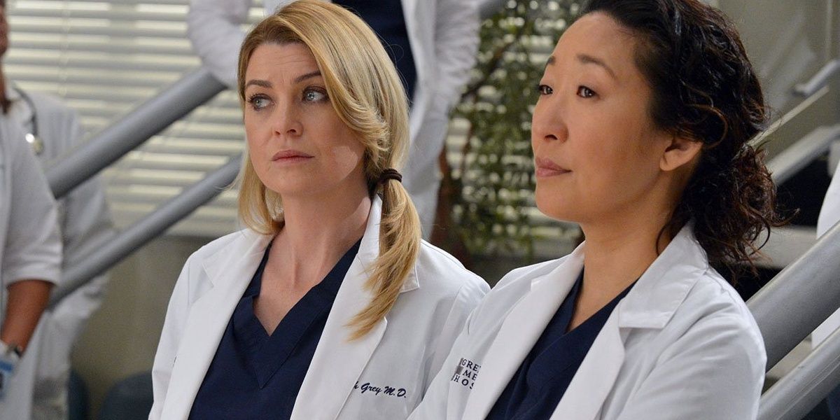 Sandra Oh and Ellen Pompeo in Grey&rsquo;s Anatomy For entry The scrub colors