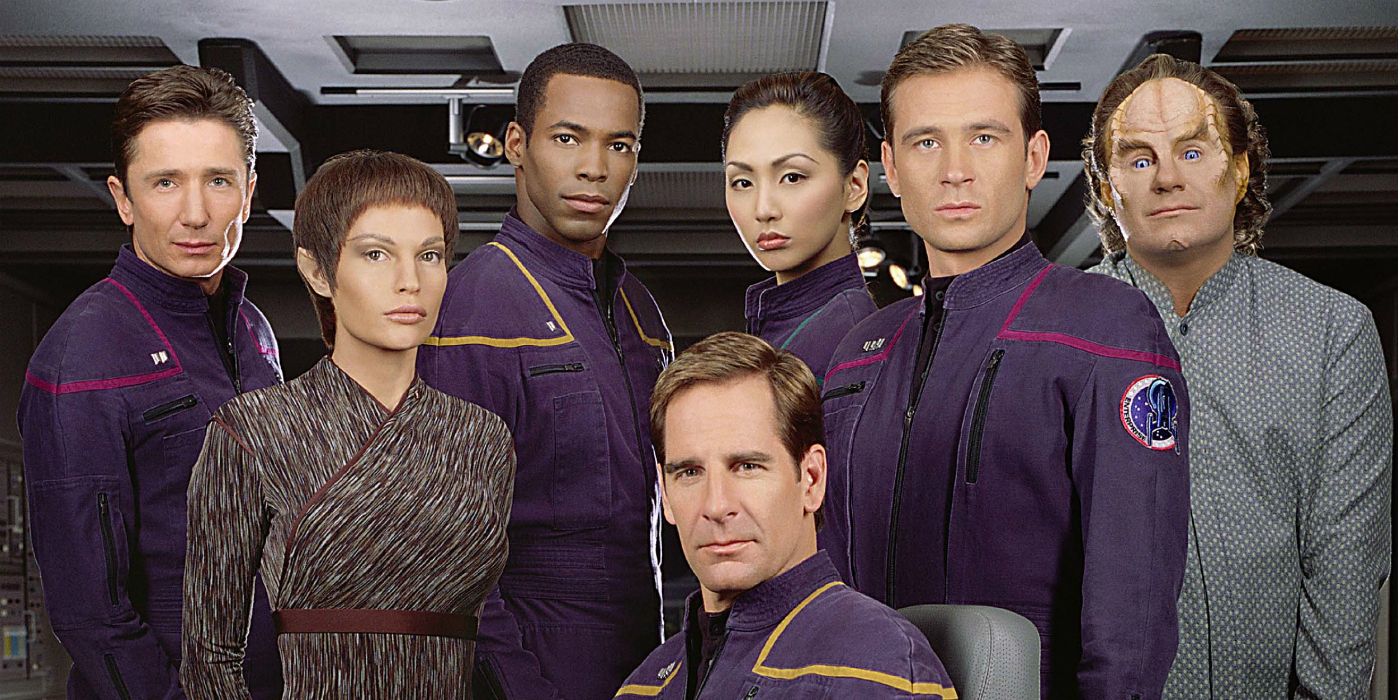 The main cast of Star Trek Enterprise looking into the camera