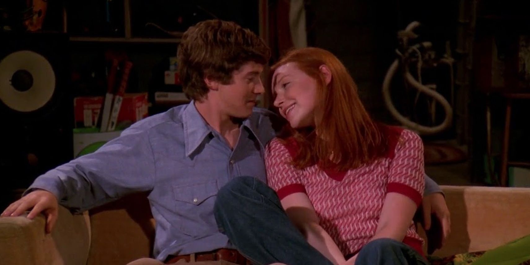 Eric and Donna about to kiss in That '70s Show