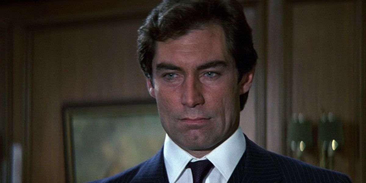 Timothy Dalton wearing a suit in The Living Daylights