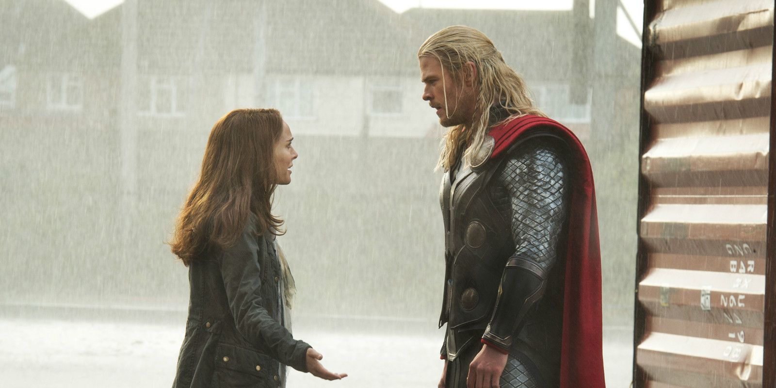 Jane and Thor talking in the rain in Thor: The Dark World
