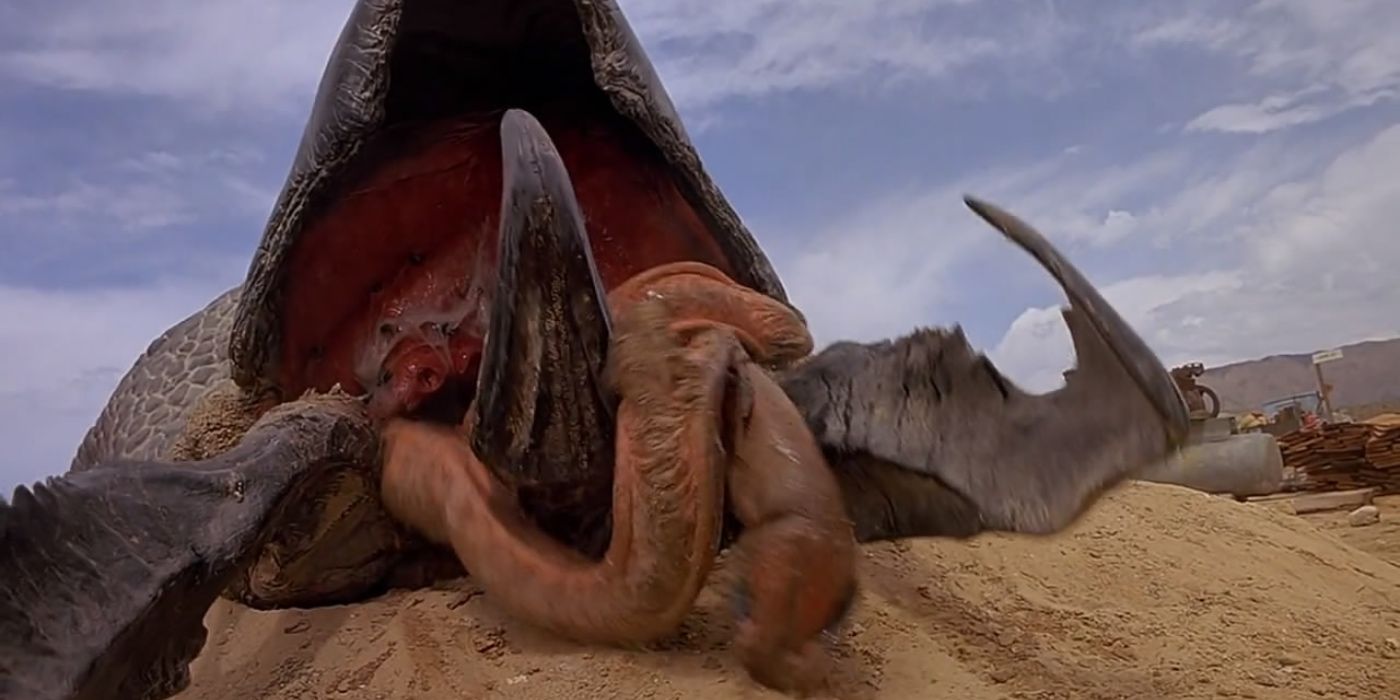 Tremors 2: Why Kevin Bacon Didn't Return For The Horror Sequel