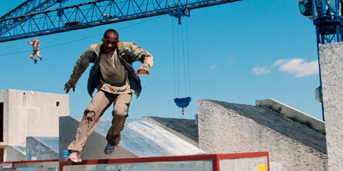 James Bond running on a crane in Casino Royale