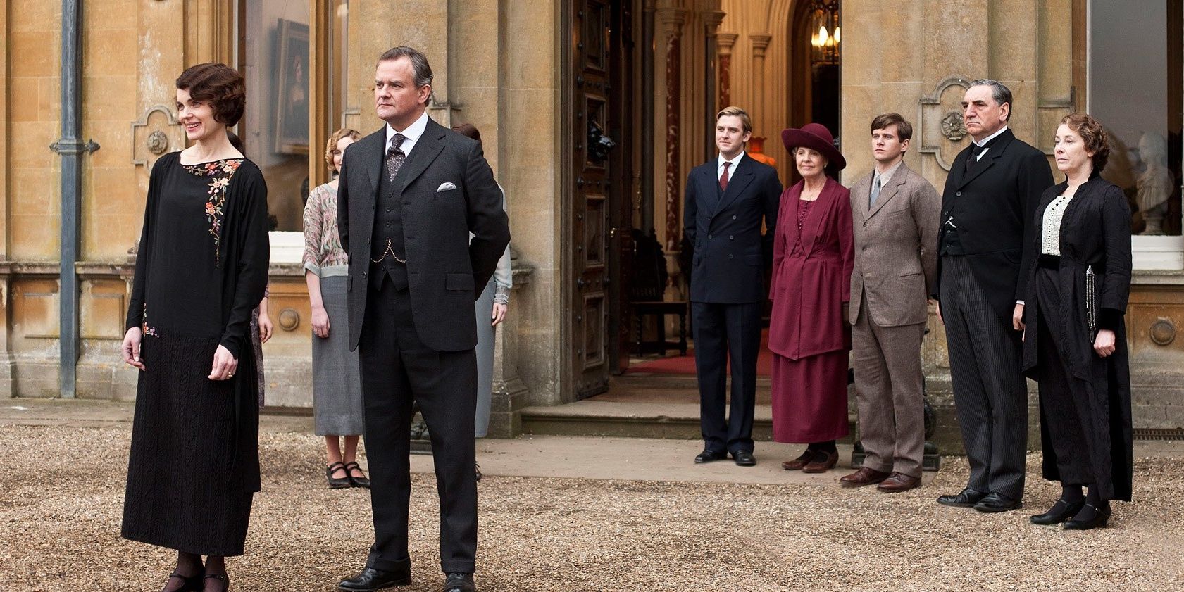 Downton Abbey: 6 Things That Were Historically Accurate About The Costumes  (& 4 That Weren't)