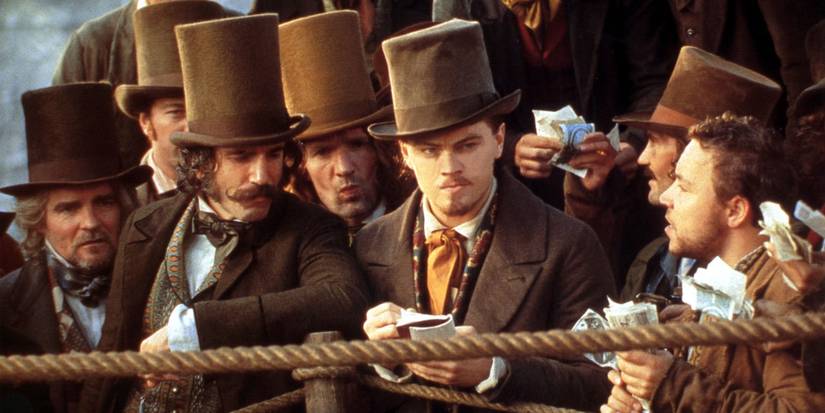 Leonardo DiCaprio and Daniel Day Lewis as Amsterdam and Bill with a crowd in Gangs of New York