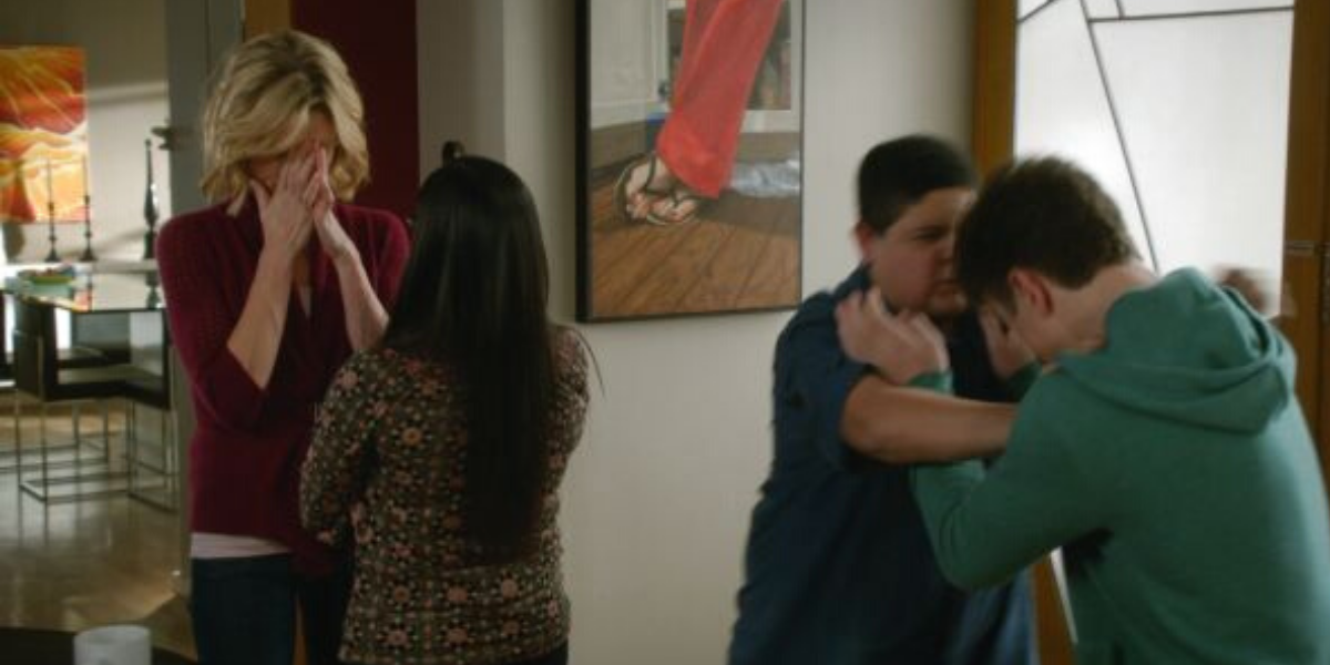 Claire and Alex talk while Manny and Luke wrestle on Modern Family