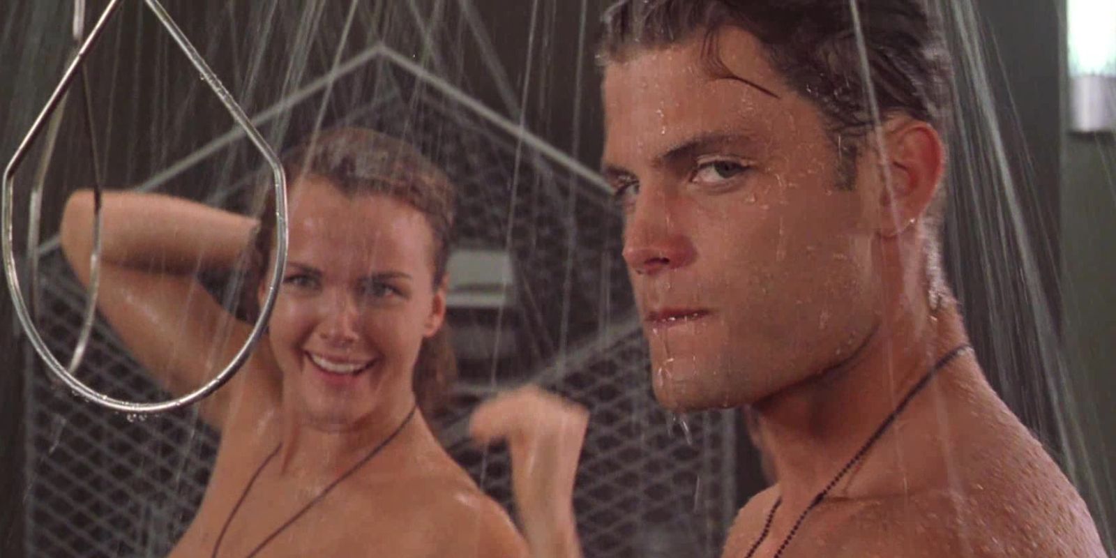 Rico and Dizzy in the shower in Starship Troopers