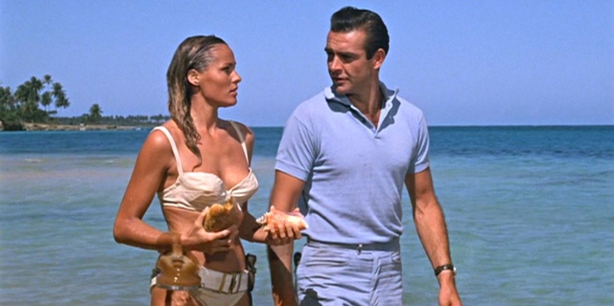 Ursula Address and Sean Connery walking on the beach in Dr. No