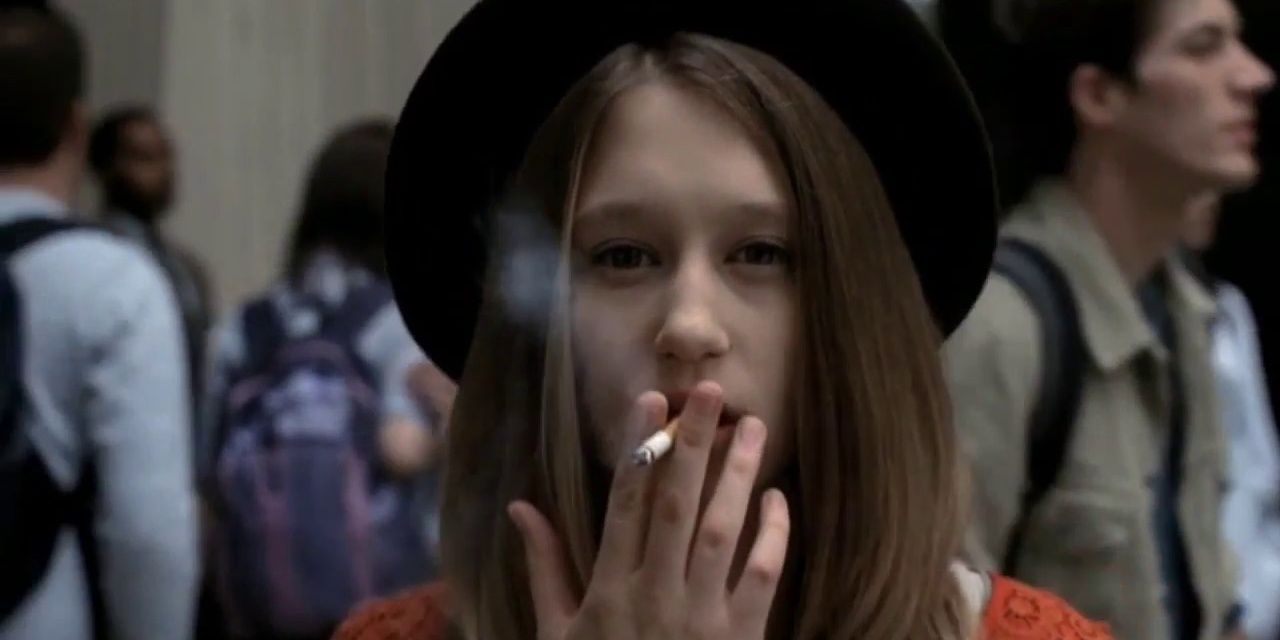 Violet smoking in a hat in American Horror Story Murder House