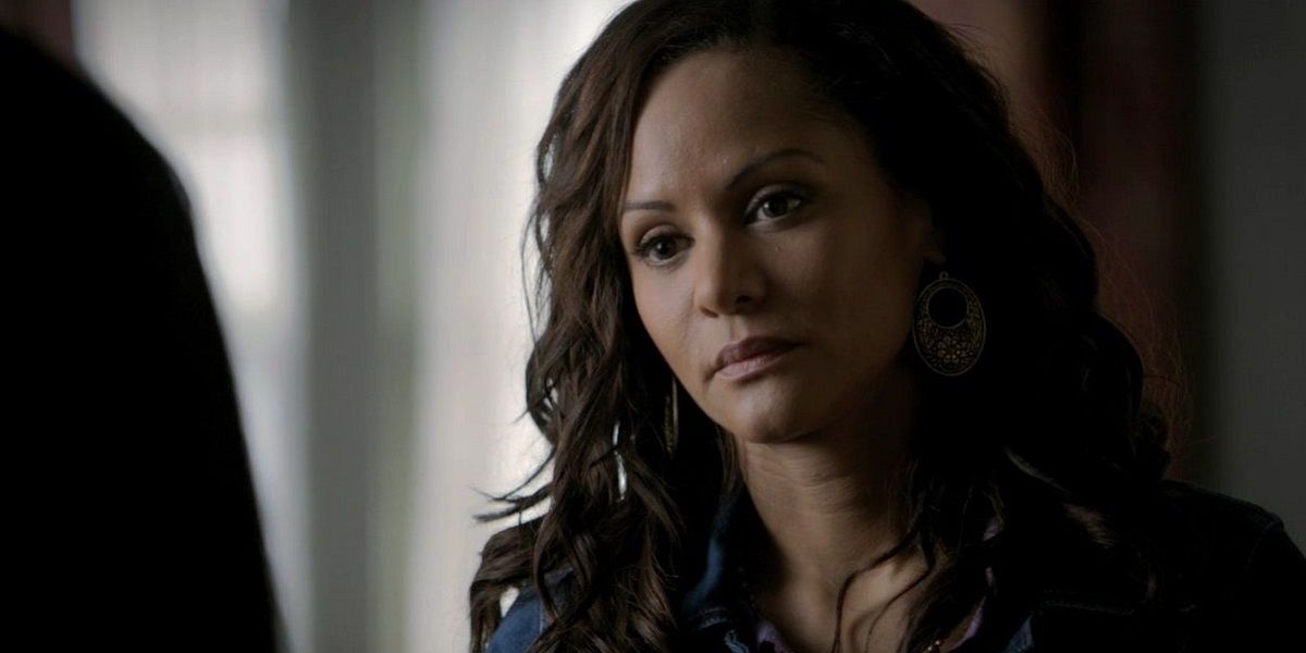 Abby Bennett looking at someone in TVD