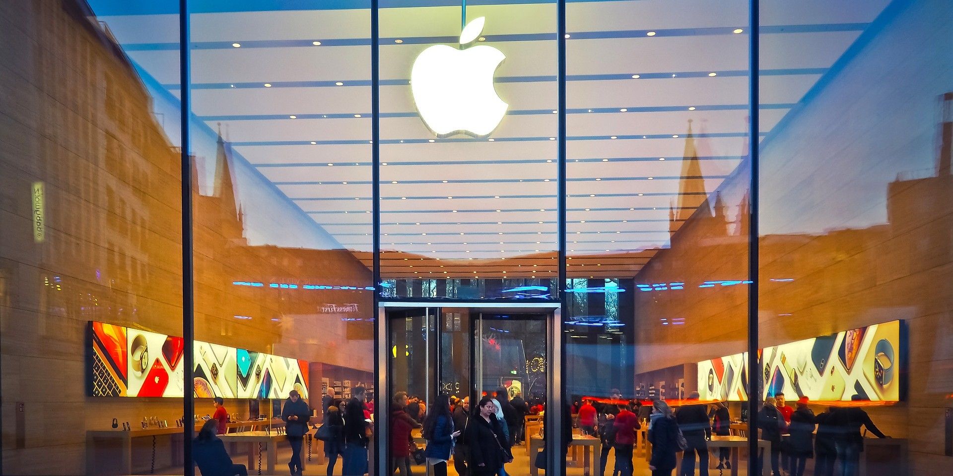 An exterior image of an Apple Store.