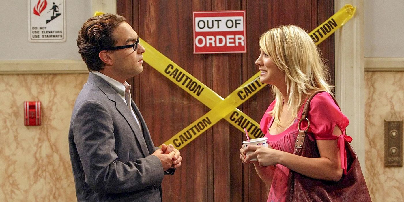 Big Bang Theory - Penny Leonard talking in front of the elevator