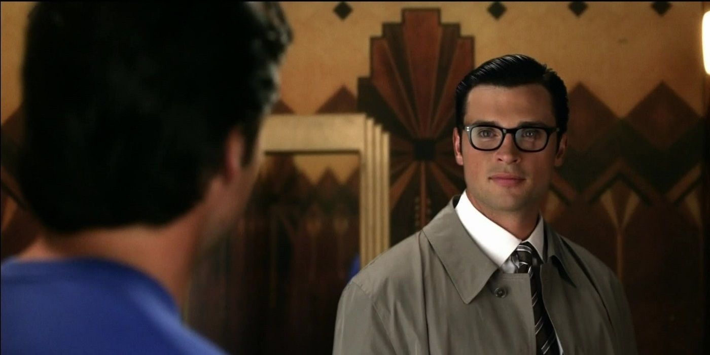 Clark Kent in glasses and a trench coat in Smallville