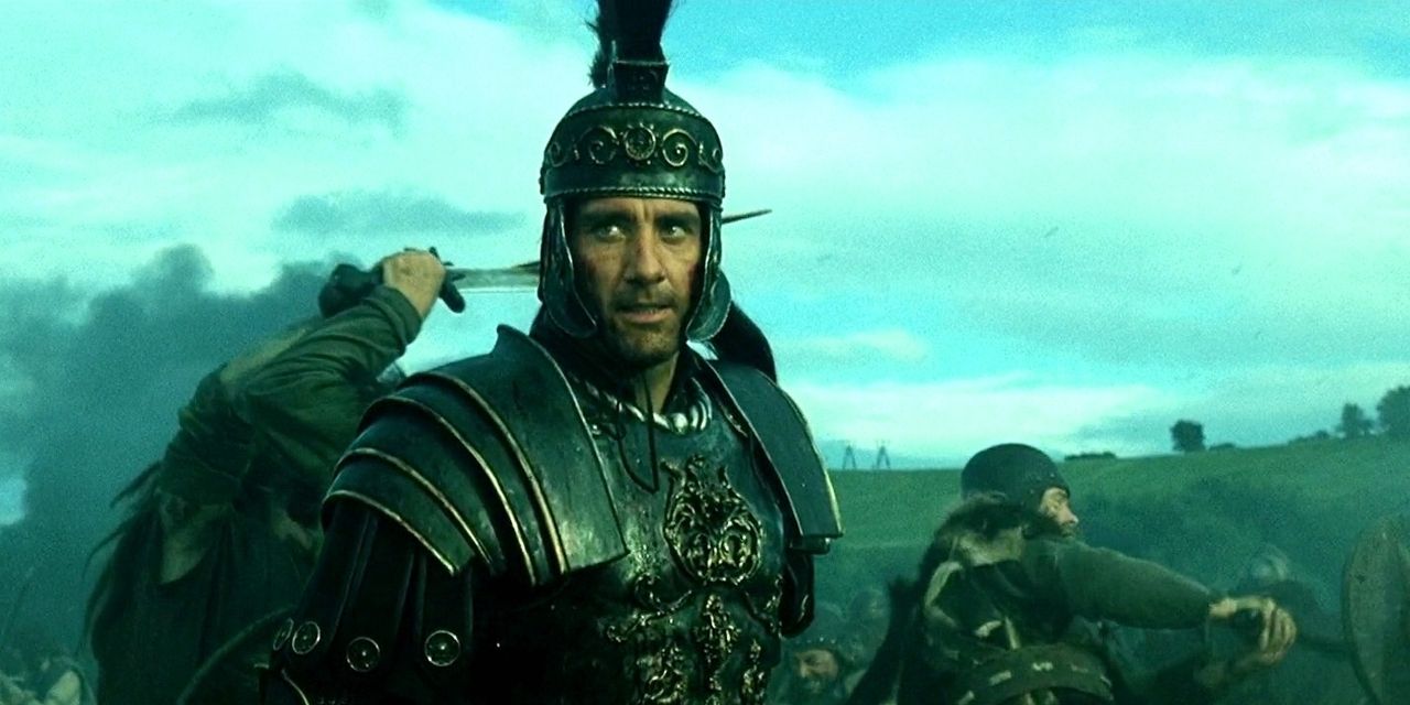 Clive Owen as King Arthur in Roman armor