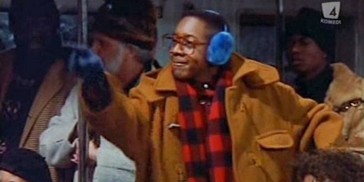 Steve Urkel pointing at someone on the bus in Family Matters: 