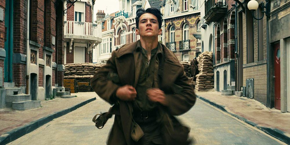 Fionn Whitehead running through the streets in Dunkirk