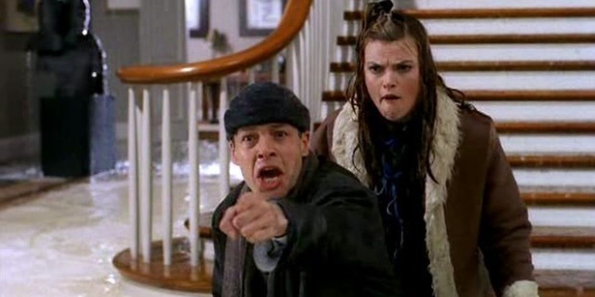 Marv and Vera get caught in the flooded mansion in Home Alone 4