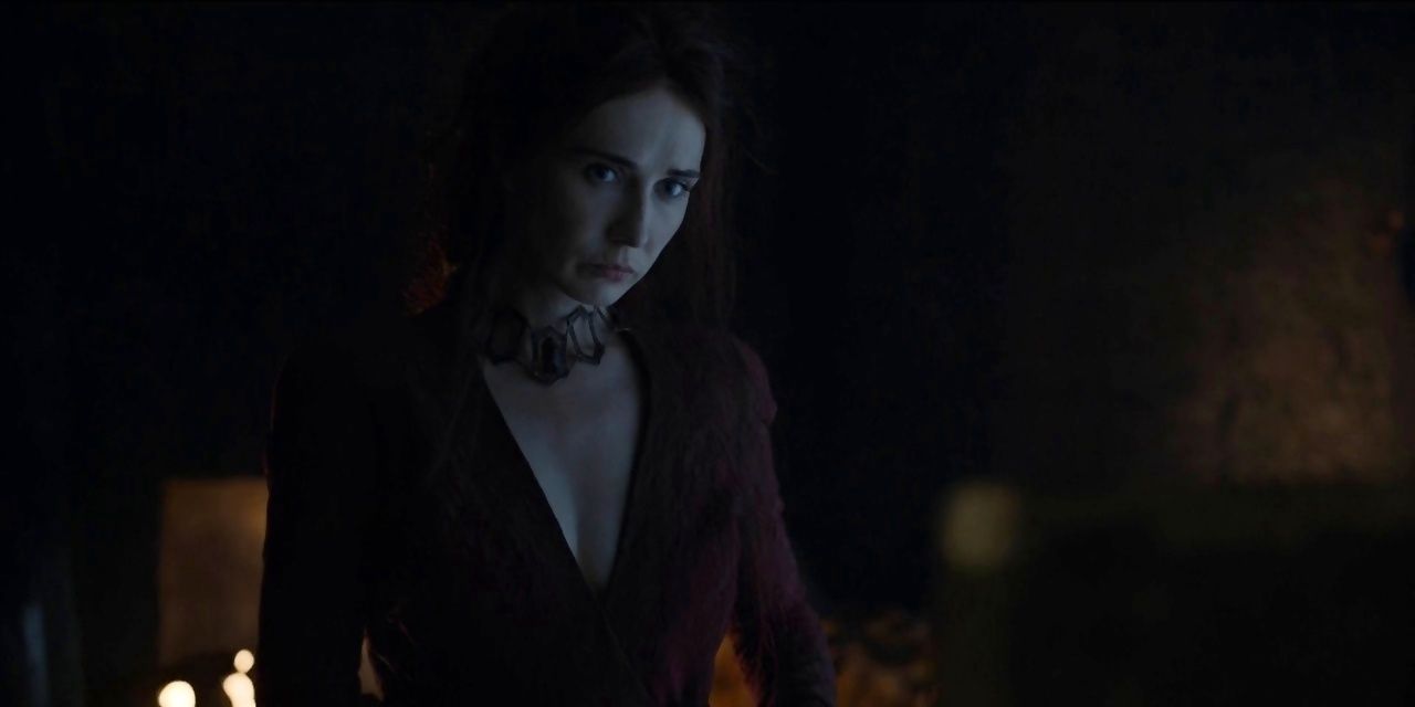 Melisandre looking mysterious in a darkened room