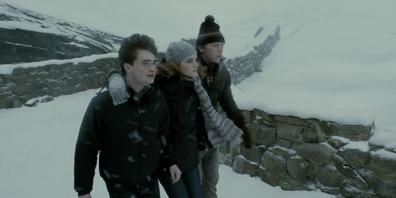 Harry, Ron and Hermione walk in the Hogsmeade snow