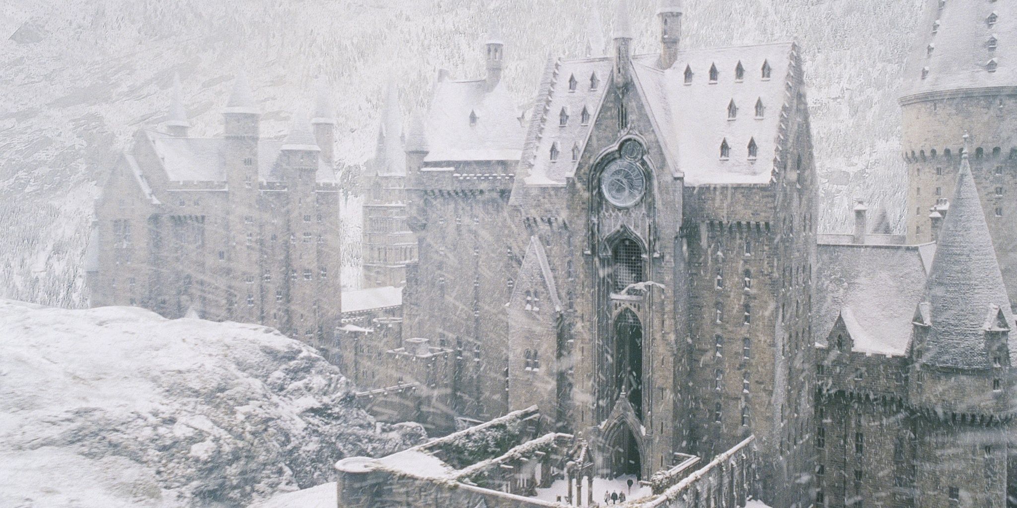 Hedwig Flies Over Snowy Hogwarts