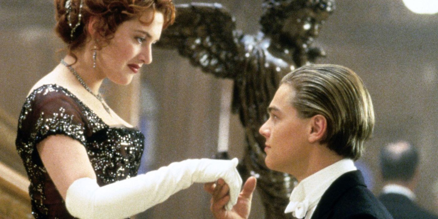 An image of Jack kissing Rose hands in Titanic