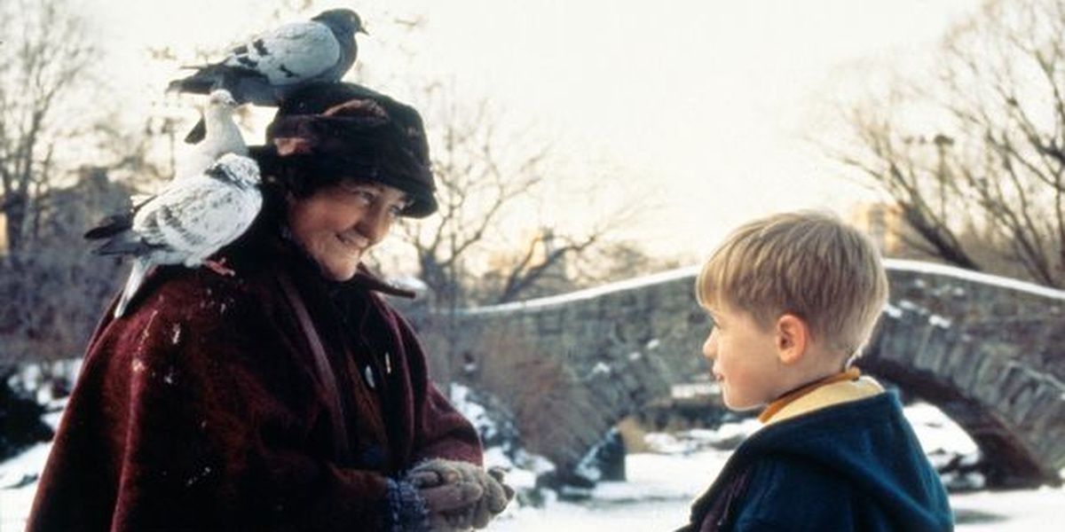 Kevin talks to his new friend, the Pigeon Lady, in Home Alone 2