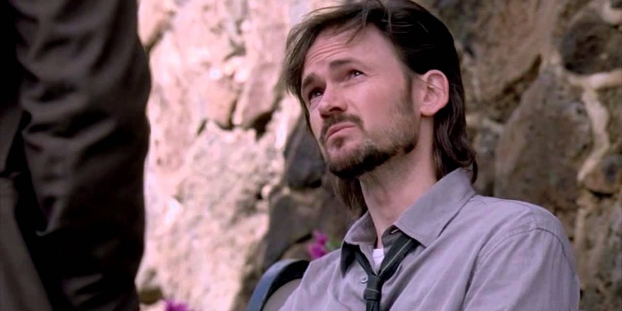 Daniel Faraday looking up at a character off-screen in Lost