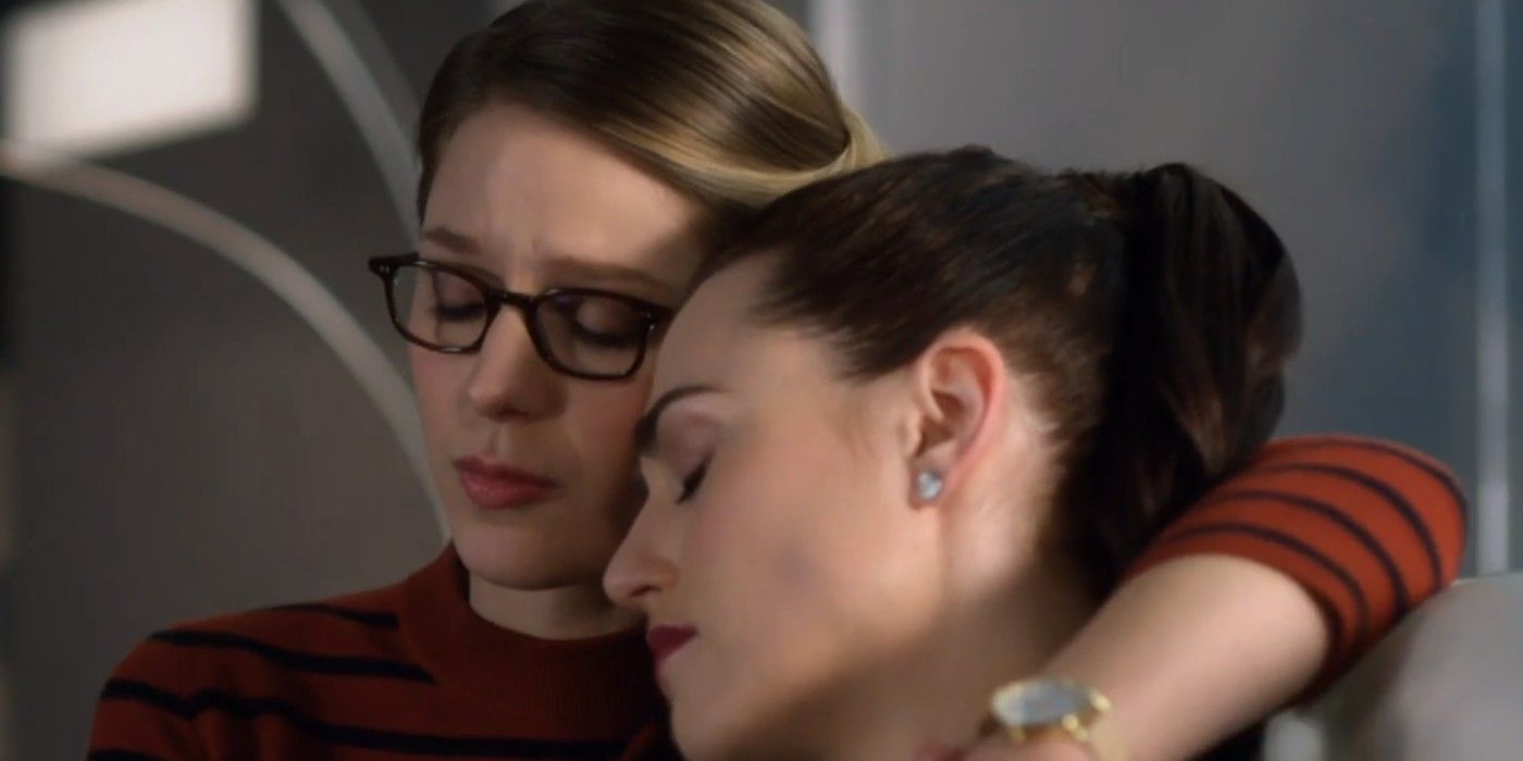 Kara and Lena hug in Supergirl