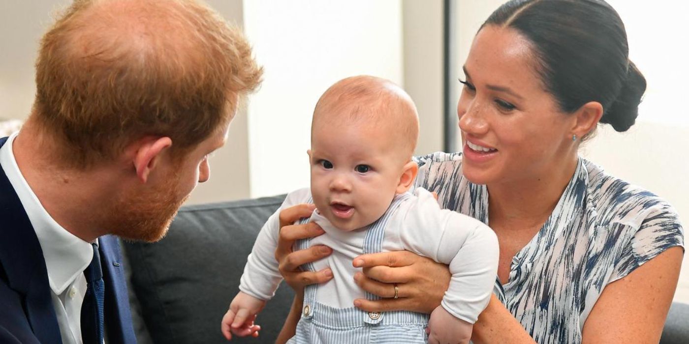 Harry Meghan S Christmas Card Dominated By Baby Archie