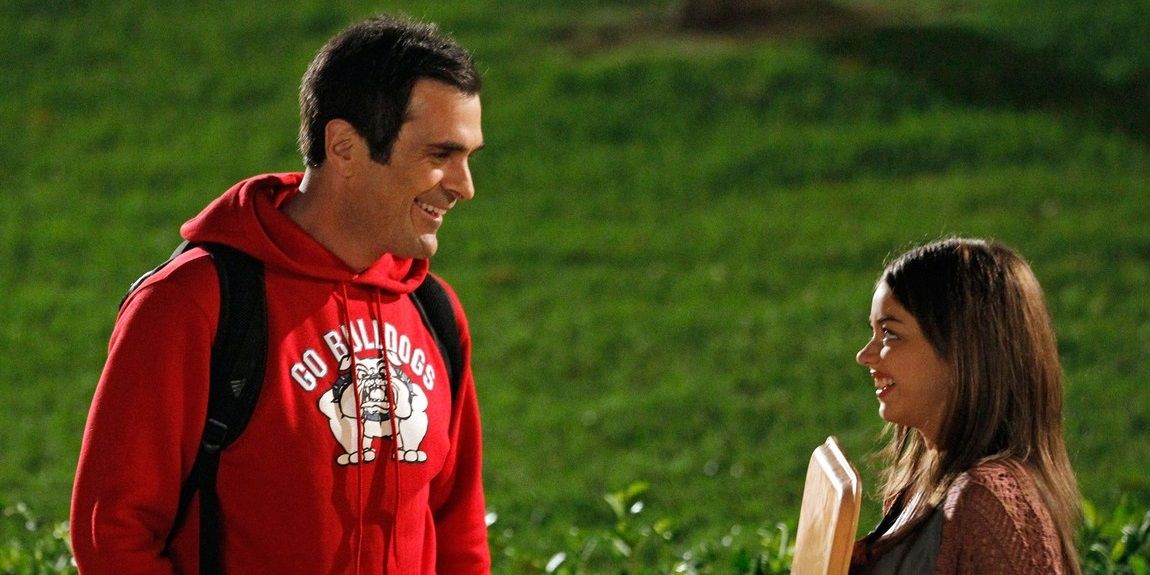 An image of Phil and Haley smiling at each other in Modern Family