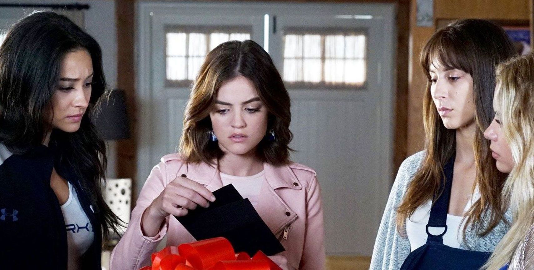 This 'Pretty Little Liars' Dollhouse Theory May Prove That Toby Is Big