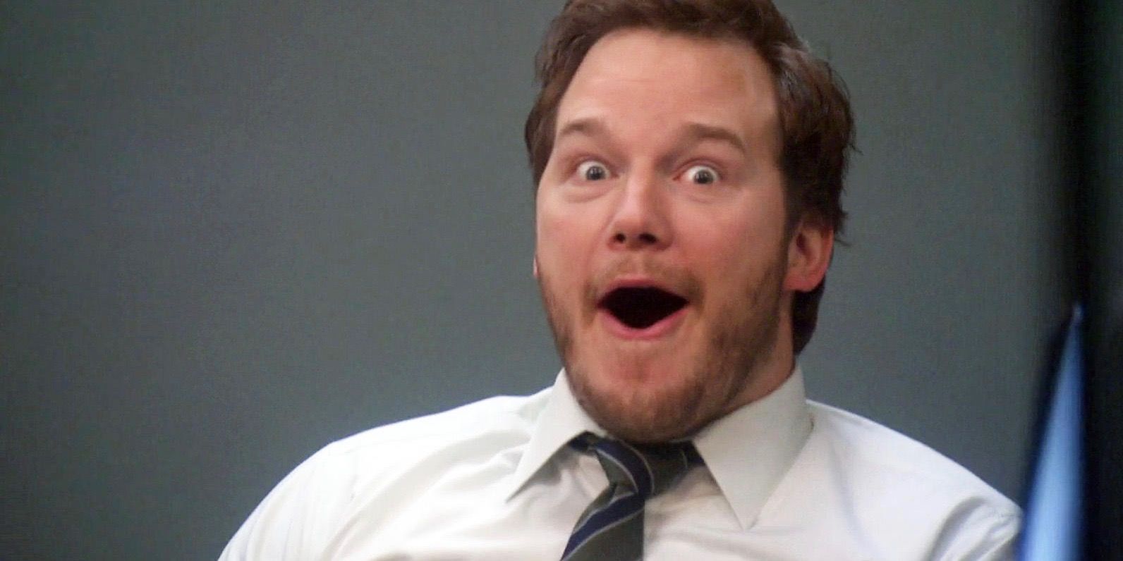 Andy Dwyer (Chris Pratt) com a boca aberta de surpresa em Parks and Recreation