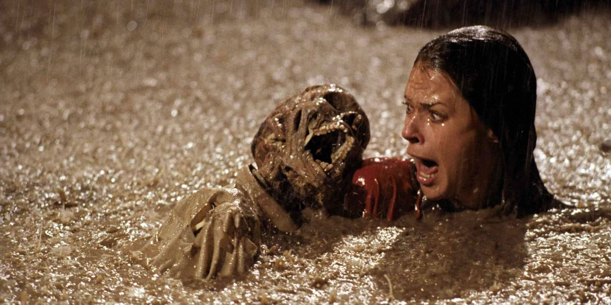 Diane Freeling screams at a skeleton in a pool in Poltergeist.