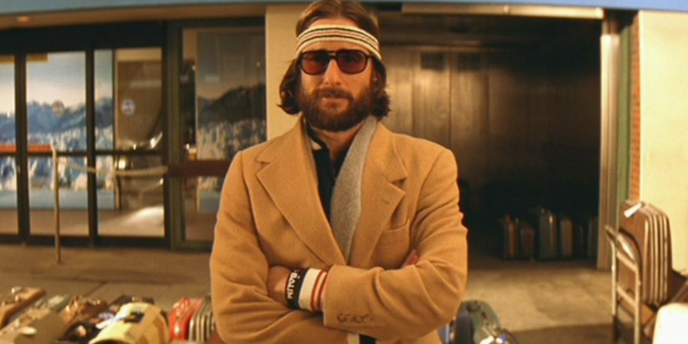 Richie Tenenbaum standing at the bus station in The Royal Tenenbaums