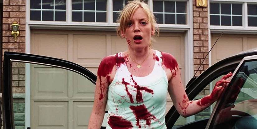 Sarah Polley as Ana Clark in her driveway in Dawn of the ᴅᴇᴀᴅ (2004).
